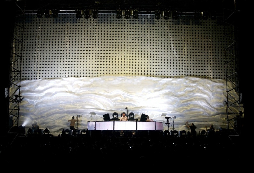 Showven Curtain Power Drop electromagnetic reveal effect