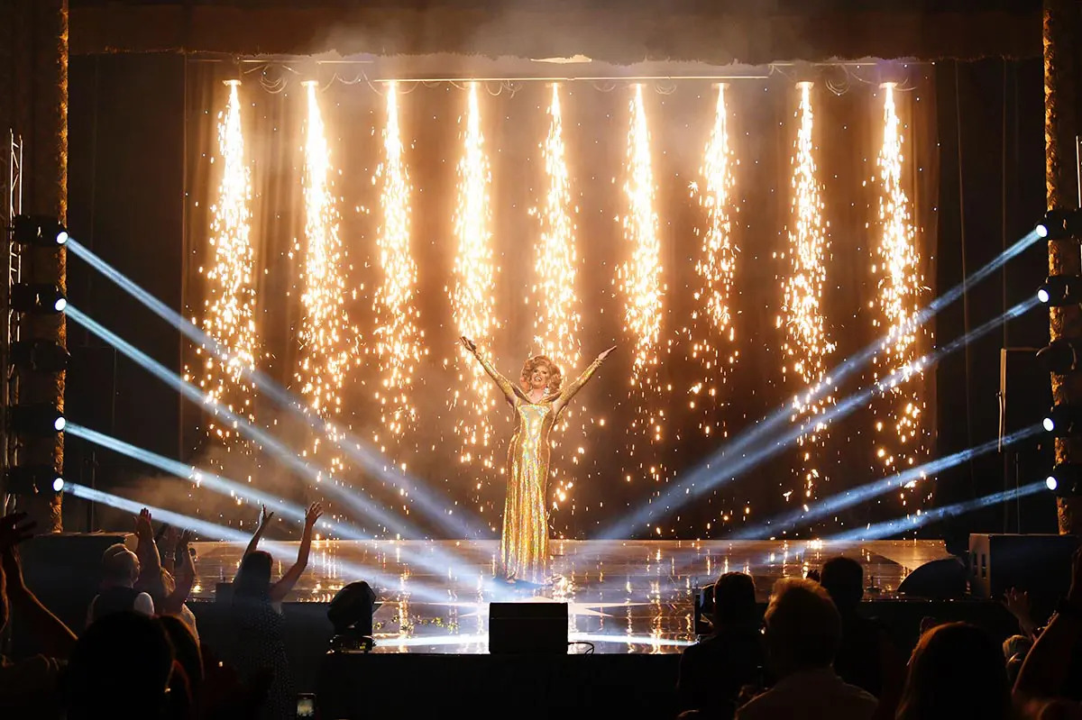 Niagara falls spark curtain at wedding